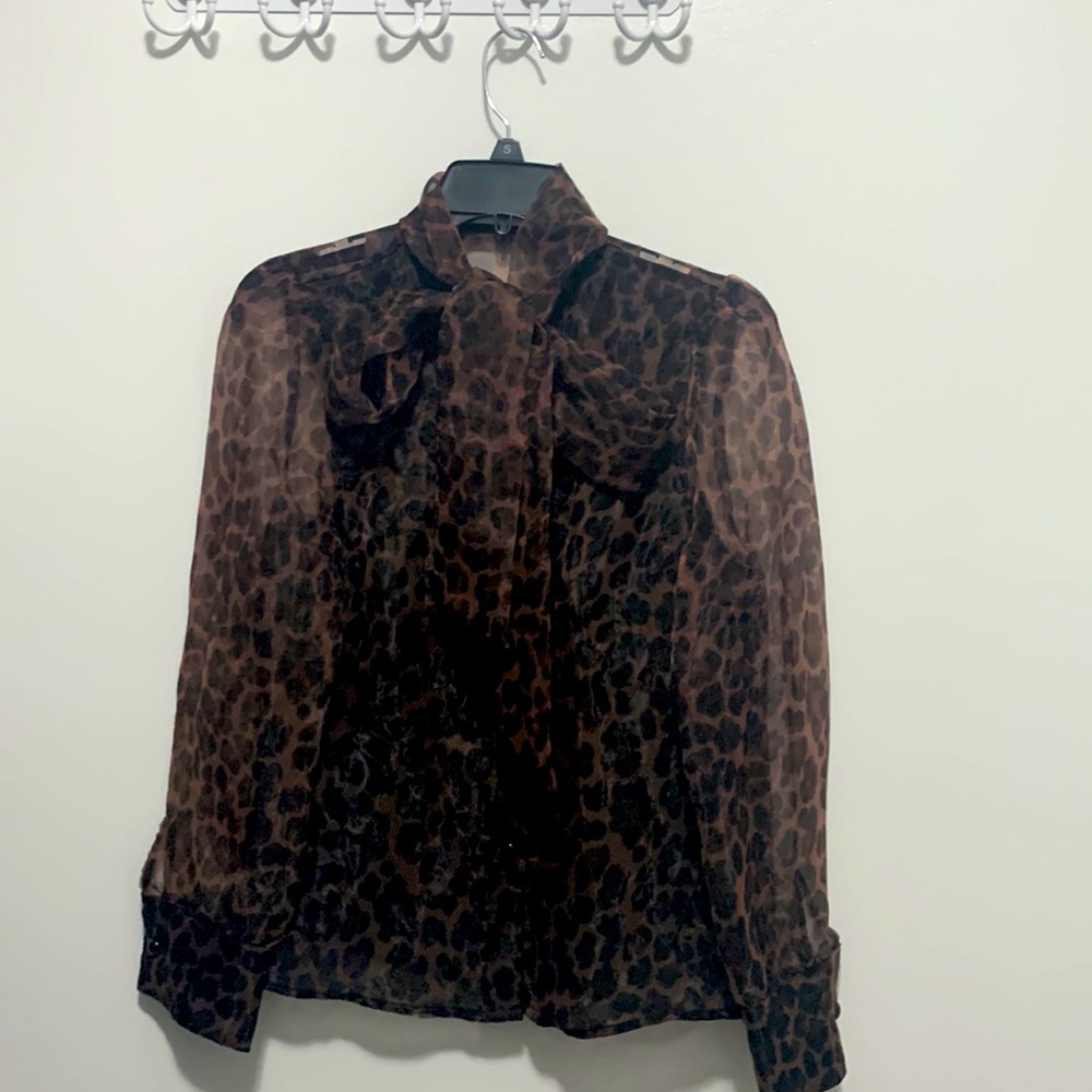 Beautiful shirt , look like brand new ,worn one